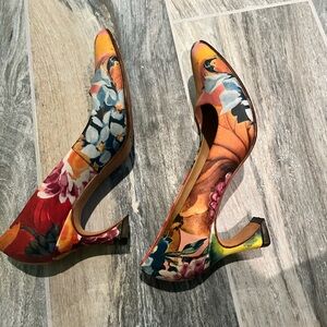 fluevog big presence—desmond pumps (floral)